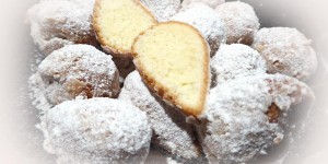Beitragsbild des Blogbeitrags „Mutzenmandeln“ (almond cookies)