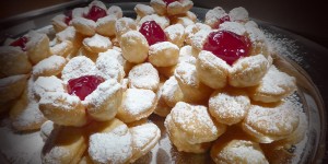 Beitragsbild des Blogbeitrags Karnevalsrosen oder Fastnachtrosen