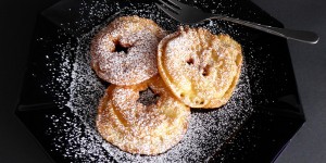 Beitragsbild des Blogbeitrags Gebackene Apfelringe (Apfelradln)