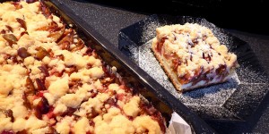 Beitragsbild des Blogbeitrags Zwetschgenfleck mit Germteig und Streusel 