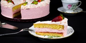 Beitragsbild des Blogbeitrags Biskuittorte mit Erdbeercrme 