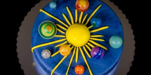 Beitragsbild des Blogbeitrags Planeten Torte (Schokotorte mit Mascarpone Nougatcreme)