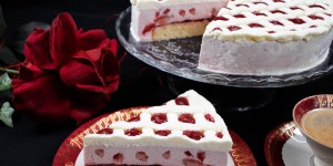 Beitragsbild des Blogbeitrags Topfen Erdbeer Torte 