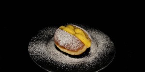 Beitragsbild des Blogbeitrags Krapfen mit Vanillefüllung