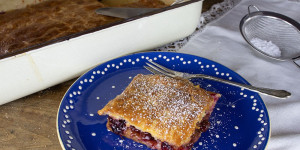 Beitragsbild des Blogbeitrags Zwetschken-Apfelkuchen aus der Rein