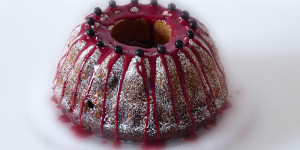 Beitragsbild des Blogbeitrags Buttermilchgugelhupf mit Heidelbeeren (Blaubeeren) 