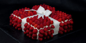 Beitragsbild des Blogbeitrags Schokotorte mit Mascarpone-Nougatcreme und Himbeeren
