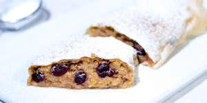 Beitragsbild des Blogbeitrags Apfelstrudel mit Cranberry