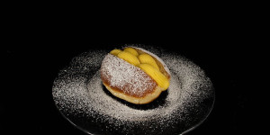 Beitragsbild des Blogbeitrags Krapfen mit Vanillefüllung