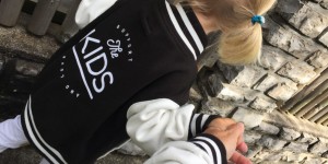 Beitragsbild des Blogbeitrags Partnerlook für Mama & Mini | cool aussehen & Gutes tun 