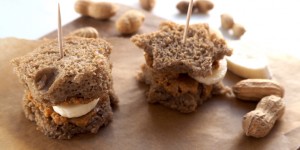 Beitragsbild des Blogbeitrags Palmölfrei | Erdnussbutter-Bananen-Toasties selbst gemacht