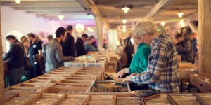 Beitragsbild des Blogbeitrags Der Ton macht die Musik: massenhaft Vinyls in der Ottakringer Brauerei!