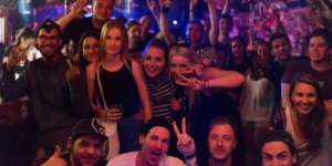 Beitragsbild des Blogbeitrags EIN NACHRUF AUFS BURNSIDE – Drunks, Lovers, Sinners & Saints