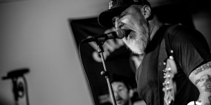 Beitragsbild des Blogbeitrags „Let’s go on the road again!“: CJ RAMONE im Auerhahn Linz 