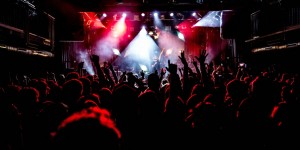Beitragsbild des Blogbeitrags Die Stadt gehört immer noch ihr: Fiva im Posthof