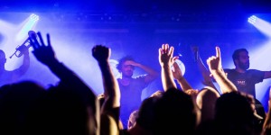 Beitragsbild des Blogbeitrags dicht & ergreifend: feinster bayrischer Hip-Hop beim Anorak Clubfestival