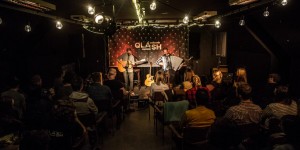 Beitragsbild des Blogbeitrags Qlash.at: Wohnzimmersession mit Dear Waves & Severin Gomboc