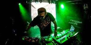 Beitragsbild des Blogbeitrags Crossing Europe 2019: Nightline Freitag // Kurt Razelli & The Crackstreet Girls