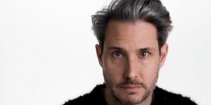 Beitragsbild des Blogbeitrags Dirk von Lowtzow: Lesung mit Gitarre