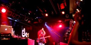 Beitragsbild des Blogbeitrags Martin Jondo @Weekender Innsbruck: Energiebündel auf kurzen Beinen!