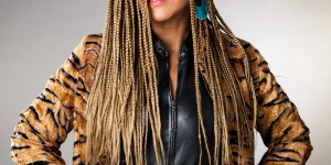 Beitragsbild des Blogbeitrags „Diese Musik ist dafür gemacht, der Gemeinschaft zu dienen“: STELLA JONES über Gospel