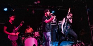 Beitragsbild des Blogbeitrags Sunstain / The Dead-End Alley Band / Ozymandias: Abriss im Ann&Pat 