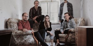 Beitragsbild des Blogbeitrags Glück wächst nicht am Wegesrand: BACK TO FELICITY und ihr zweites Album