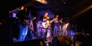 Beitragsbild des Blogbeitrags Fotostrecke: Crush, Hoizkopf & Side. live in der KAPU
