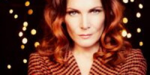 Beitragsbild des Blogbeitrags Nonchalante Debütantin: CHANTAL DORN und ihr Album „Feuerfest“