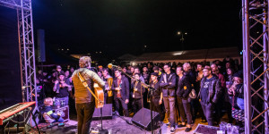 Beitragsbild des Blogbeitrags Mit Punk dem Wetter trotzen – Joey Cape in Linz