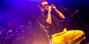 Beitragsbild des Blogbeitrags Lou Asril: I love it when your body shakes to the beat