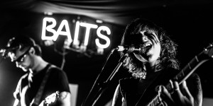 Beitragsbild des Blogbeitrags Baits: wenn der Booker zum Stagediver wird