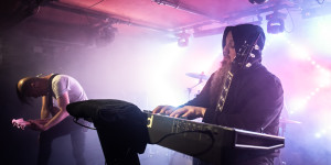 Beitragsbild des Blogbeitrags Darksynthtober I/III: DANCE WITH THE DEAD im Flex