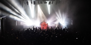 Beitragsbild des Blogbeitrags Darksynthtober II/III: CARPENTER BRUT in der Arena Wien