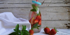 Beitragsbild des Blogbeitrags Infused Water - kalorienfreier Geschmack im Glas