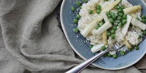 Beitragsbild des Blogbeitrags Spargelrisotto mit Erbsen 