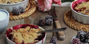 Beitragsbild des Blogbeitrags Beeren-Apfel-Crumble