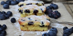 Beitragsbild des Blogbeitrags Heidelbeer-Blechkuchen