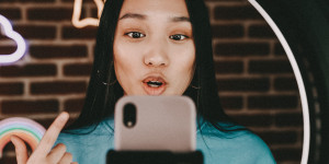 Beitragsbild des Blogbeitrags Influencer Marketing als innovatives Tool im Employer Branding