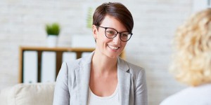 Beitragsbild des Blogbeitrags Beziehung oder nicht – wie weit soll ich mich auf die Online-Beratung einlassen? 