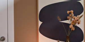 Beitragsbild des Blogbeitrags {color} Retro Charme – Wohnen mit der Farbe Cognac 
