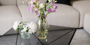 Beitragsbild des Blogbeitrags {interior} FLOWER POWER – DEKORIEREN MIT SCHÖNEN VASEN UND BLUMEN