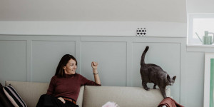 Beitragsbild des Blogbeitrags {home tour} Eine wohnsinnige Dachmaisonette – Zu Besuch bei Doris Pesendorfer 