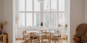 Beitragsbild des Blogbeitrags {home tour} Das kunterbunte Zuhause von Evelyn Höllrigl Tschaikner