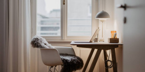 Beitragsbild des Blogbeitrags {home tour} Eine nordisch inspirierte Wohnung – Das Zuhause von Andrea Widhalm