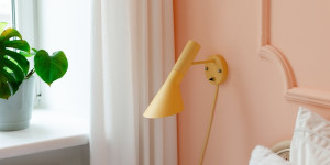 Beitragsbild des Blogbeitrags {home tour} Das kunstvolle & farbenfrohe Zuhause von Carina Schubert