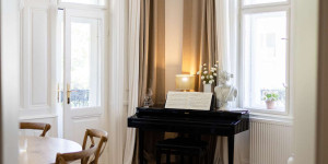 Beitragsbild des Blogbeitrags {home tour} Die wohnsinnige Maisonette von Atelier Krisaint