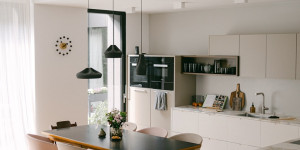 Beitragsbild des Blogbeitrags {home tour} Ein Hofhaus mitten in der Stadt – Zu Besuch bei Marlies von Blaupause