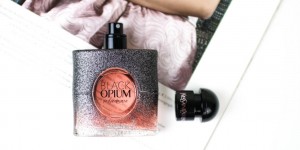 Beitragsbild des Blogbeitrags YSL Black Opium Floral Shock – gezuckerter Luxus im Frühling 