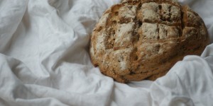 Beitragsbild des Blogbeitrags Roggenbrot mit dicker Kruste